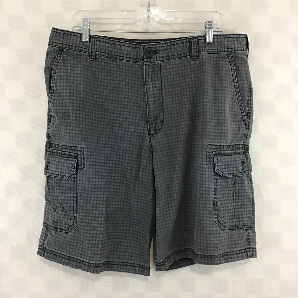 IZOD Saltwater Mens 36 Cargo Shorts Gray Black Check Plaid Cotton Relaxed Fit